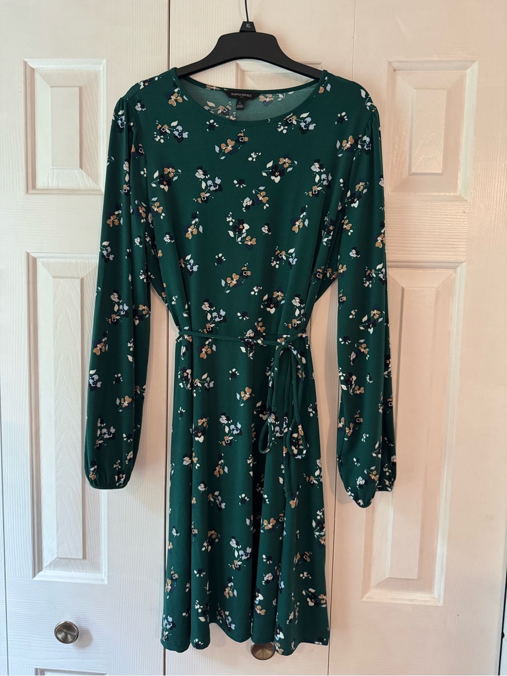 Banana Republic Factory Long Sleeve Green Floral Tie-Waist Dress